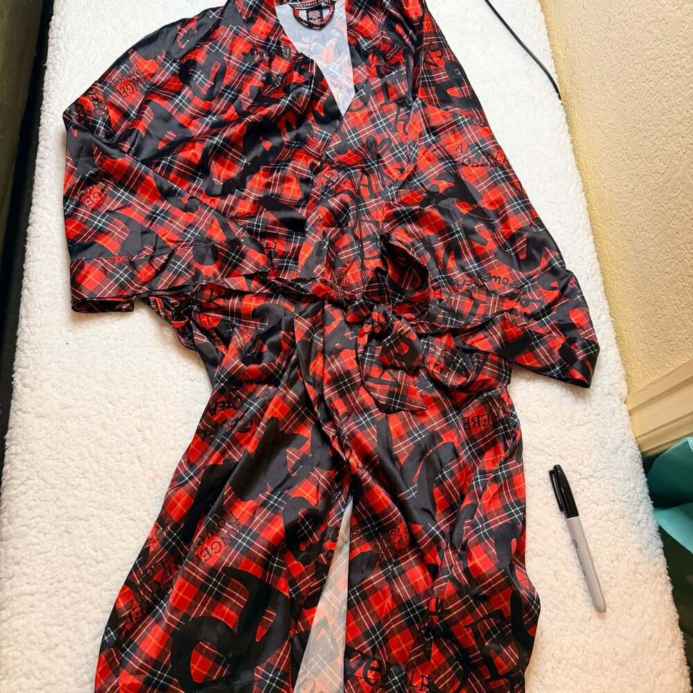 Victoria's Secret Satin Plaid Robe Size XS/S Red Black